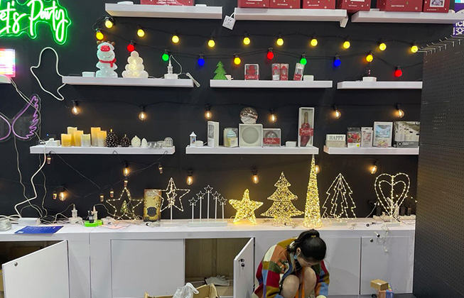 Festive Atmosphere: Wholesale Holiday Decorations Ideas & Home Accessories